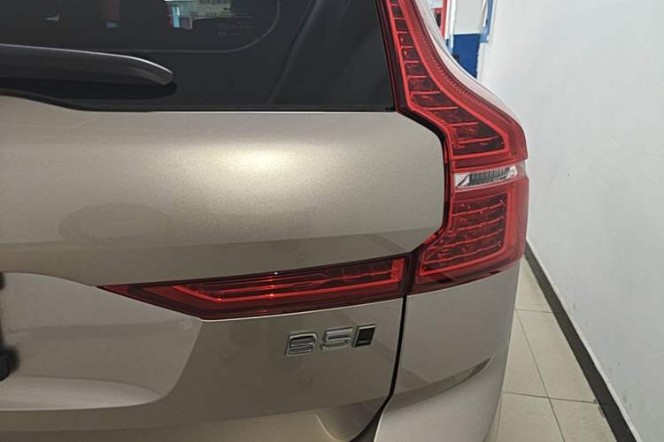 Used Volvo XC60 2024 B5 4x4 Smart Luxury Edition Right Rear Taillight