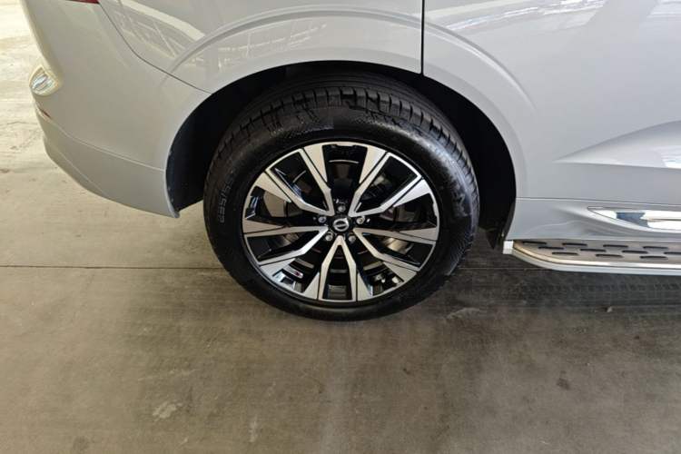 Used Volvo XC60 2024 B5 4x4 Smart Luxury Edition Right Rear Wheel Hub