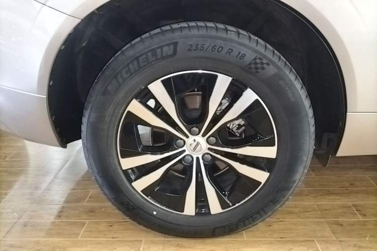 Used Volvo XC60 2024 B5 4x4 Smart Luxury Edition Right Rear Wheel Hub