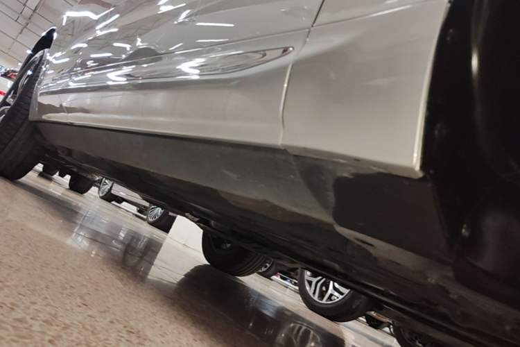 Used Volvo XC60 2024 B5 4x4 Smart Luxury Edition Right Side Sill