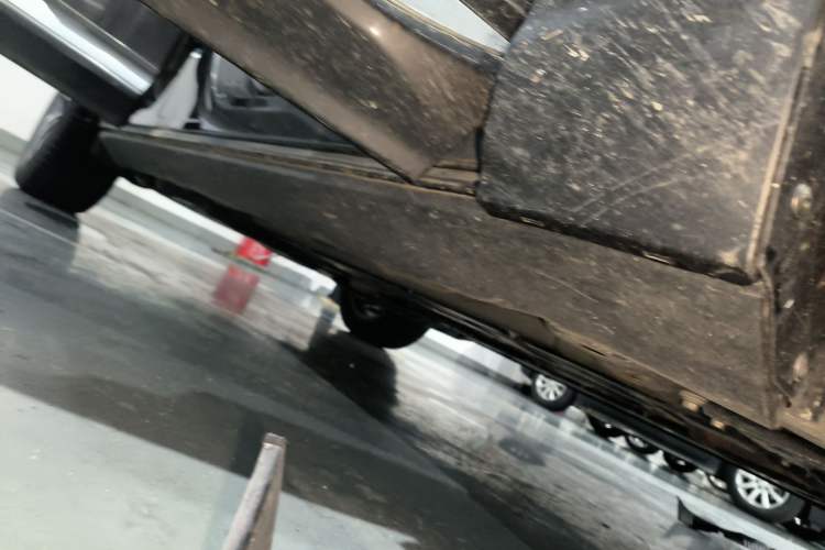 Used Volvo XC60 2024 B5 4x4 Smart Luxury Edition Right Side Sill
