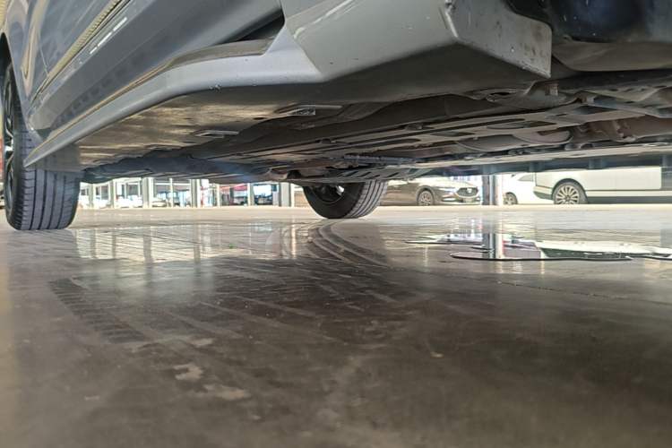 Used Volvo XC60 2024 B5 4x4 Smart Luxury Edition Right Side Sill