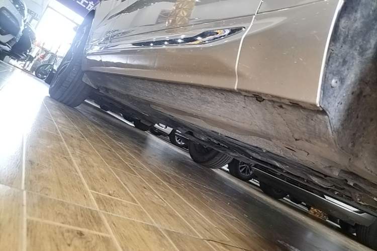 Used Volvo XC60 2024 B5 4x4 Smart Luxury Edition Right Side Sill