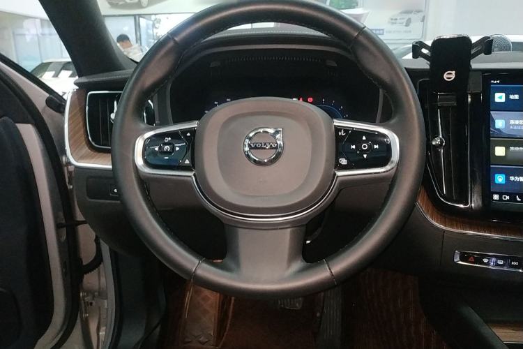 Used Volvo XC60 2024 B5 4x4 Smart Luxury Edition Steering Wheel