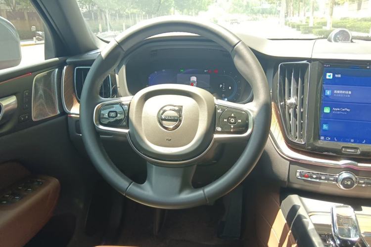 Used Volvo XC60 2024 B5 4x4 Smart Luxury Edition Steering Wheel