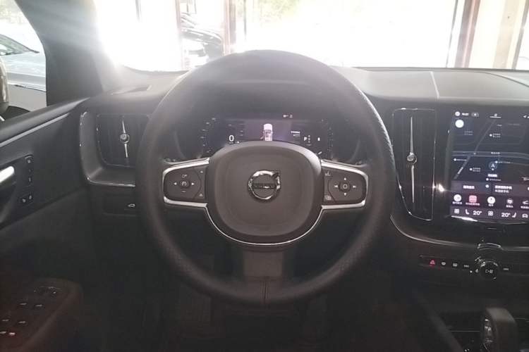 Used Volvo XC60 2024 B5 4x4 Smart Luxury Edition Steering Wheel