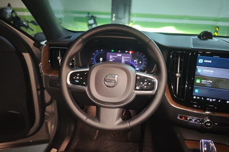 Used Volvo XC60 2024 B5 4x4 Smart Luxury Edition Steering Wheel