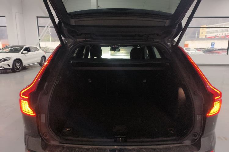 Used Volvo XC60 2024 B5 4x4 Smart Luxury Edition Trunk