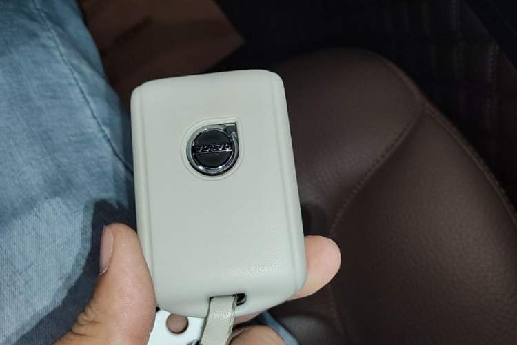 Used Volvo XC60 2024 B5 4x4 Smart Luxury Edition Vehicle Key