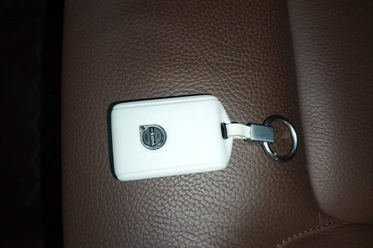 Used Volvo XC60 2024 B5 4x4 Smart Luxury Edition Vehicle Key