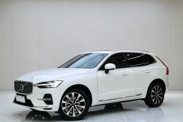 Używany Volvo XC60 2024 B5 4x4 Smart Luxury Edition