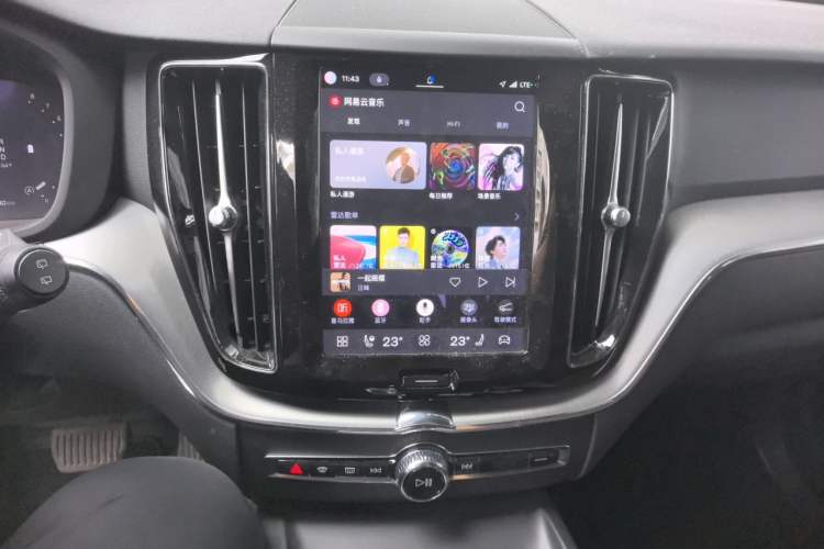 Used Volvo XC60 2024 B5 4x4 Smart Luxury Edition Audio And AC Panel