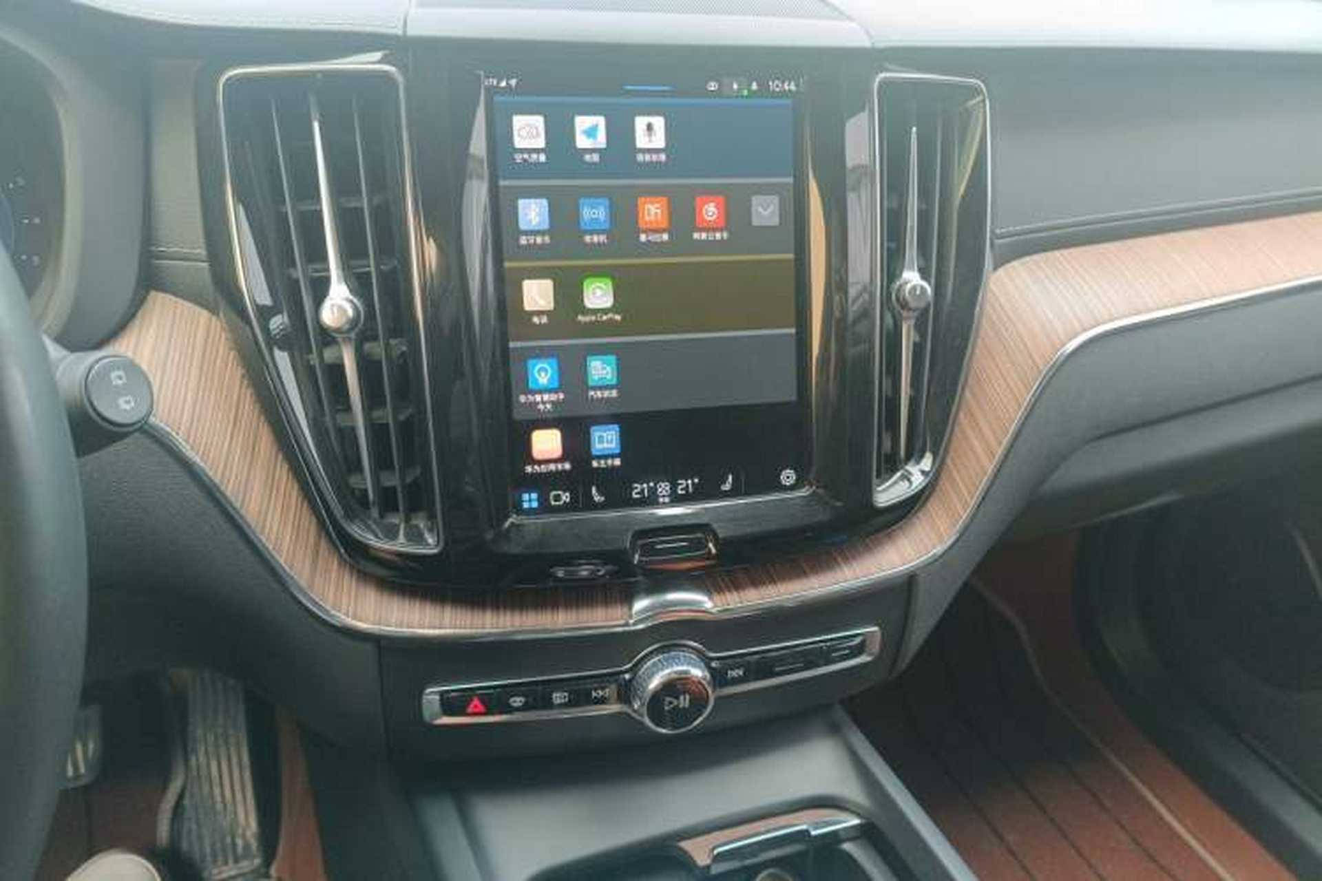 Used Volvo XC60 2024 B5 4x4 Smart Luxury Edition Audio And AC Panel