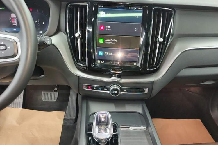 Used Volvo XC60 2024 B5 4x4 Smart Luxury Edition Audio And AC Panel