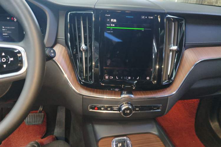 Used Volvo XC60 2024 B5 4x4 Smart Luxury Edition Audio And AC Panel