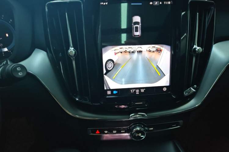Used Volvo XC60 2024 B5 4x4 Smart Luxury Edition Audio And AC Panel