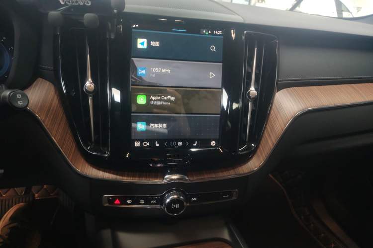 Used Volvo XC60 2024 B5 4x4 Smart Luxury Edition Audio And AC Panel