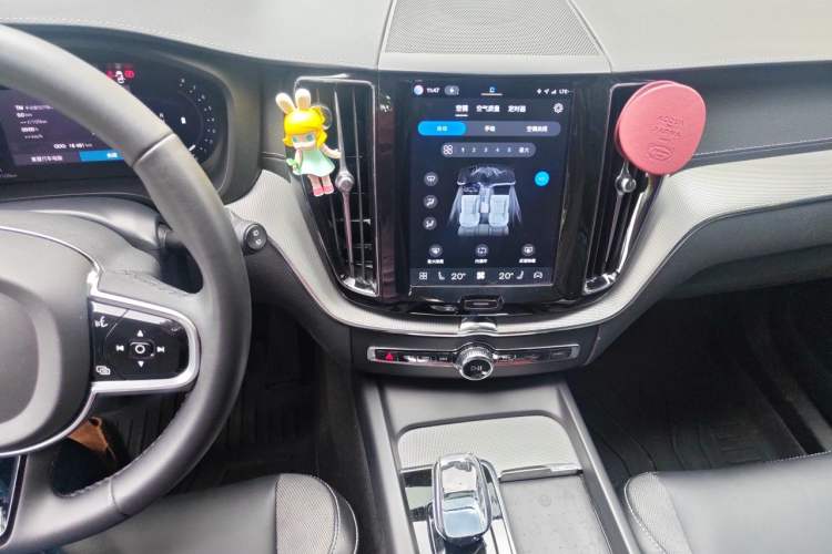 Used Volvo XC60 2024 B5 Four-Wheel Drive Fjord Edition Audio And AC Panel