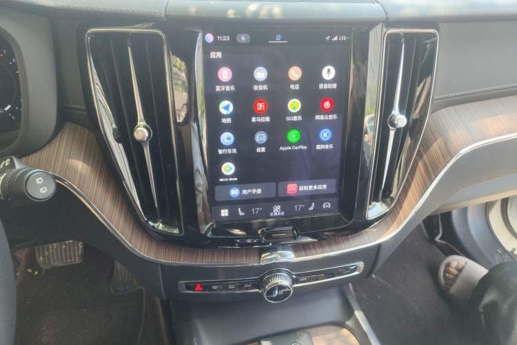 Used Volvo XC60 2024 B5 4x4 Smart Luxury Edition Audio And AC Panel