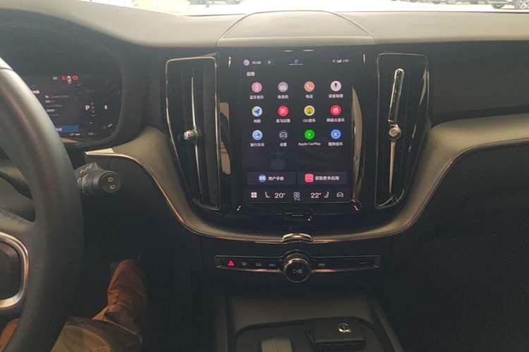 Used Volvo XC60 2024 B5 4x4 Smart Luxury Edition Audio And AC Panel