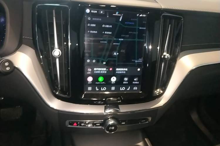 Used Volvo XC60 2024 B5 4x4 Smart & Advanced Sport Edition Audio And AC Panel