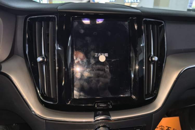 Used Volvo XC60 2024 B5 4x4 Smart Luxury Edition Audio And AC Panel