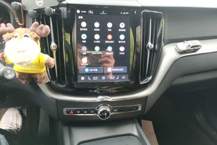 Used Volvo XC60 2024 B5 4x4 Smart Luxury Edition Audio And AC Panel