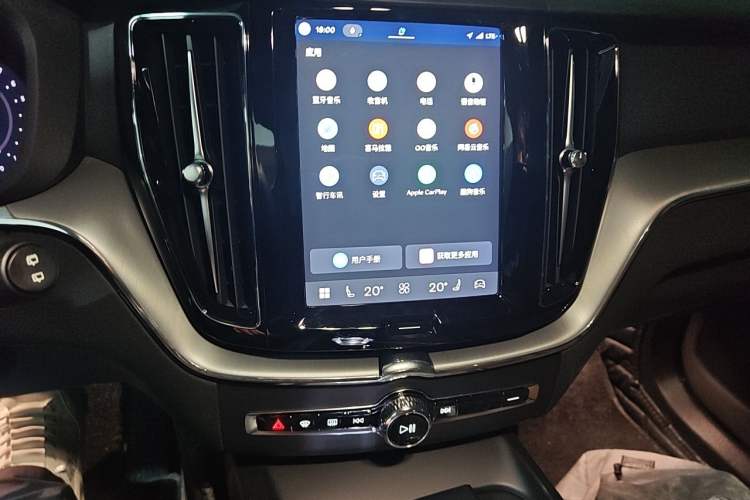 Used Volvo XC60 2024 B5 4x4 Smart Luxury Edition Audio And AC Panel