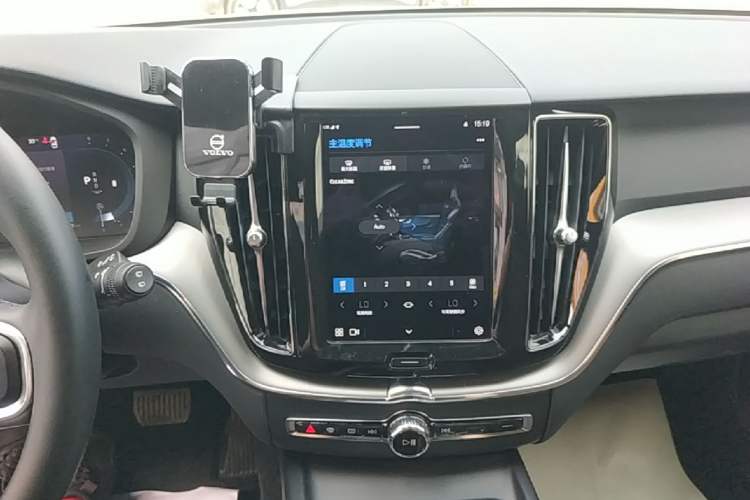 Used Volvo XC60 2024 B5 4x4 Smart Luxury Edition Audio And AC Panel