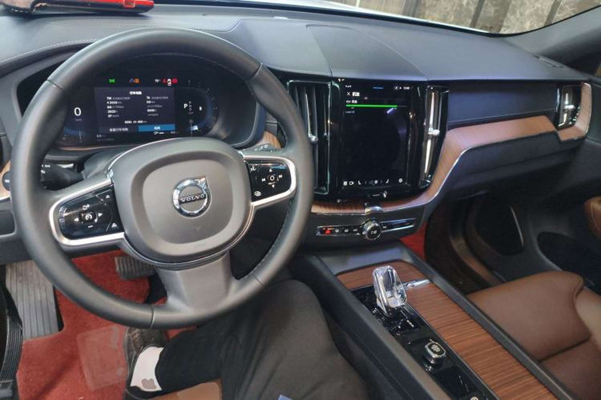 Used Volvo XC60 2024 B5 4x4 Smart Luxury Edition Center Console