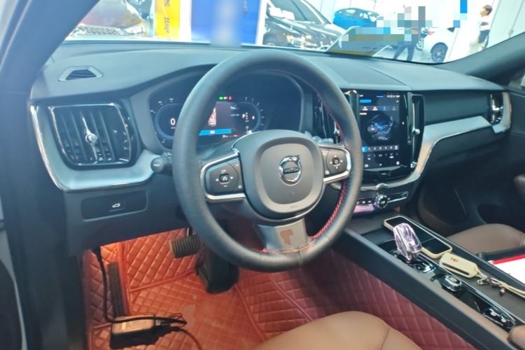 Used Volvo XC60 2024 B5 4x4 Smart Luxury Edition Center Console
