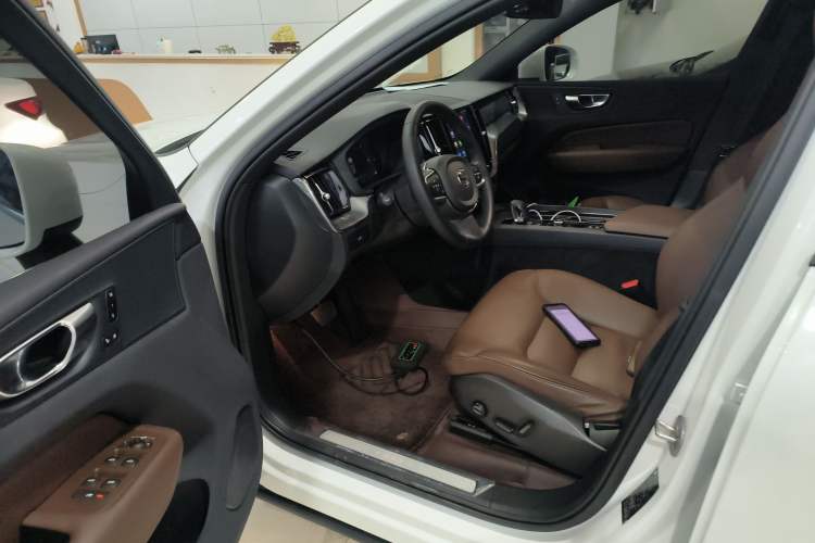 Used Volvo XC60 2024 B5 4x4 Smart Luxury Edition Driver Seat