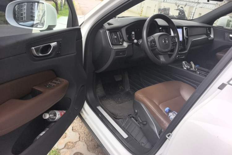 Used Volvo XC60 2024 B5 4x4 Smart Luxury Edition Driver Seat