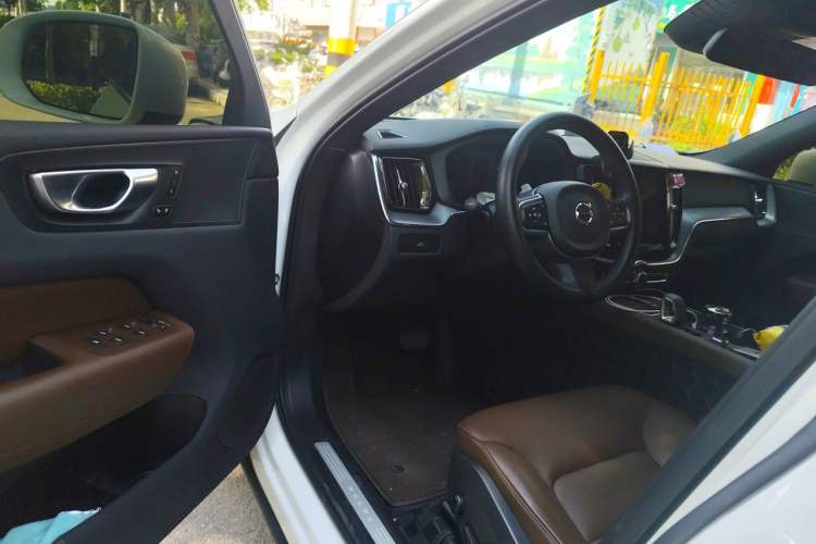 Used Volvo XC60 2024 B5 4x4 Smart Luxury Edition Driver Seat