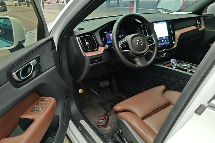 Used Volvo XC60 2024 B5 4x4 Smart Luxury Edition Driver Seat