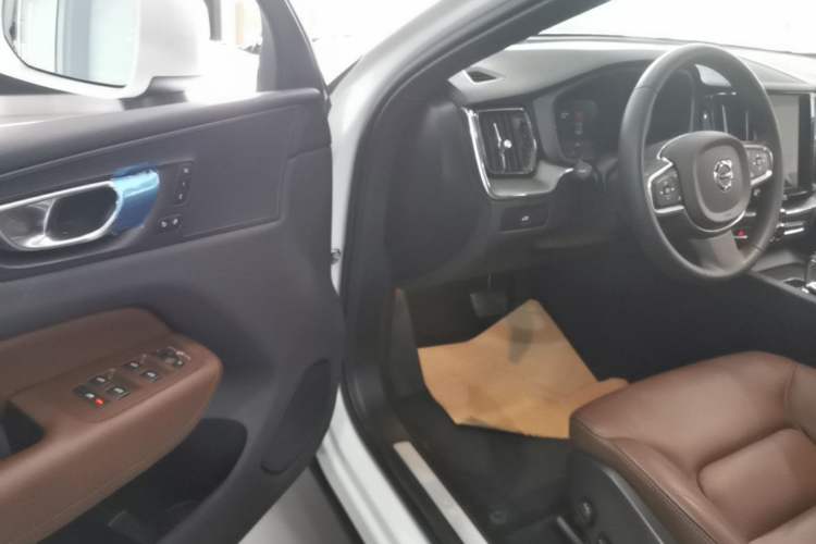 Used Volvo XC60 2024 B5 4x4 Smart Luxury Edition Driver Seat