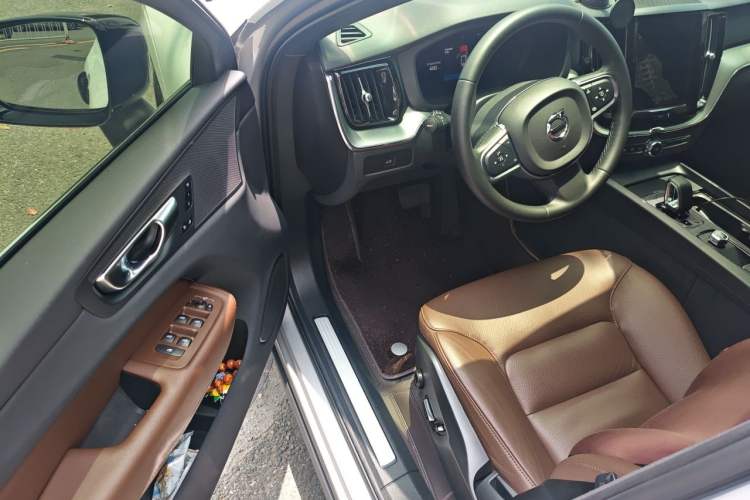 Used Volvo XC60 2024 B5 4x4 Smart Luxury Edition Driver Seat