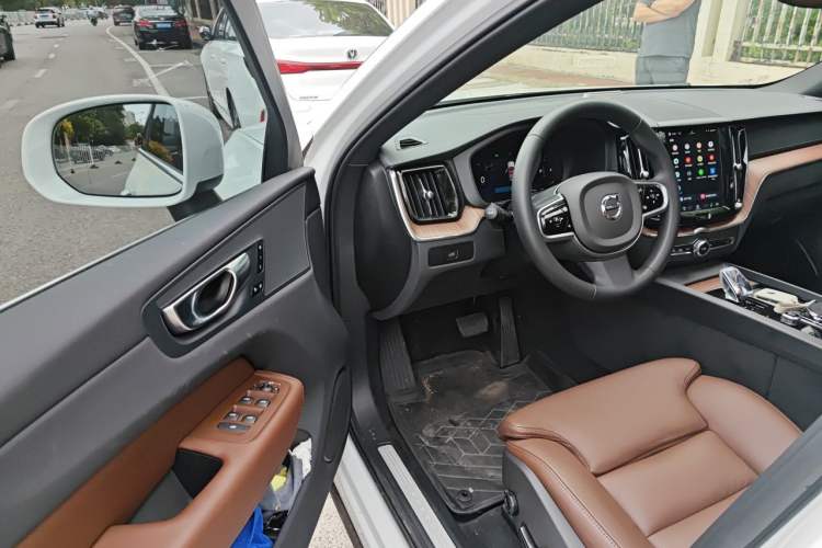 Used Volvo XC60 2024 B5 4x4 Smart Luxury Edition Driver Seat