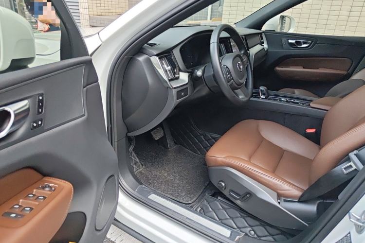Used Volvo XC60 2024 B5 4x4 Smart Luxury Edition Driver Seat