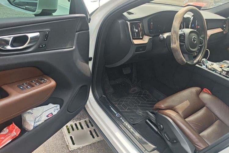 Used Volvo XC60 2024 B5 4x4 Smart Luxury Edition Driver Seat