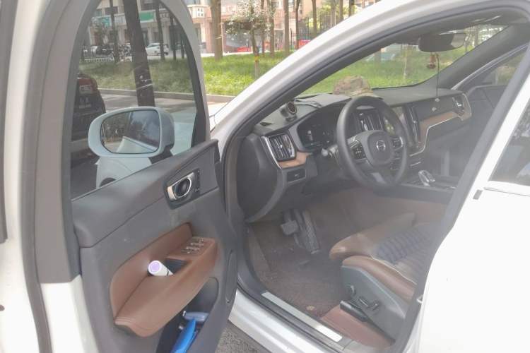 Used Volvo XC60 2024 B5 4x4 Smart Luxury Edition Driver Seat