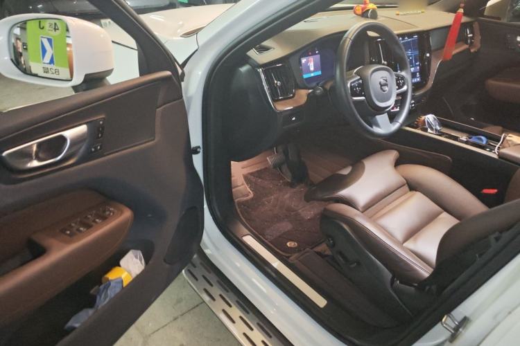 Used Volvo XC60 2024 B5 4x4 Smart Luxury Edition Driver Seat