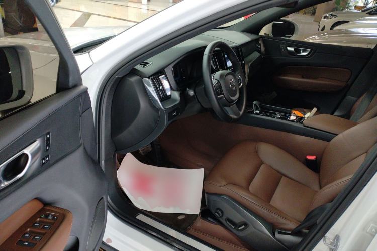Used Volvo XC60 2024 B5 4x4 Smart Luxury Edition Driver Seat