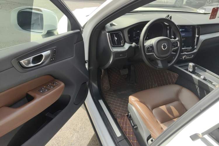 Used Volvo XC60 2024 B5 4x4 Smart Luxury Edition Driver Seat