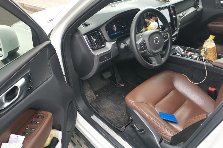 Used Volvo XC60 2024 B5 4x4 Smart Luxury Edition Driver Seat