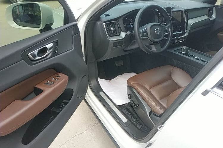 Used Volvo XC60 2024 B5 4x4 Smart Luxury Edition Driver Seat