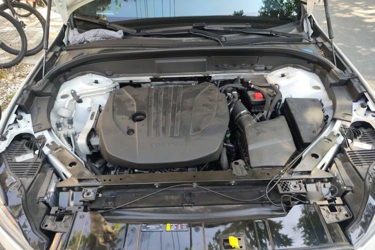 Used Volvo XC60 2024 B5 4x4 Smart Luxury Edition Engine Bay