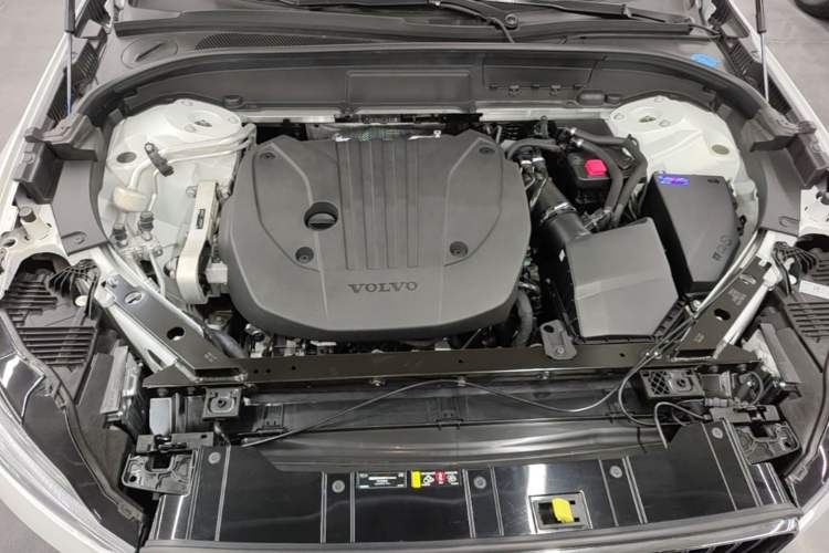 Used Volvo XC60 2024 B5 4x4 Smart Luxury Edition Engine Bay