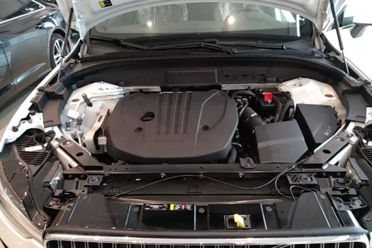 Used Volvo XC60 2024 B5 4x4 Smart Luxury Edition Engine Bay