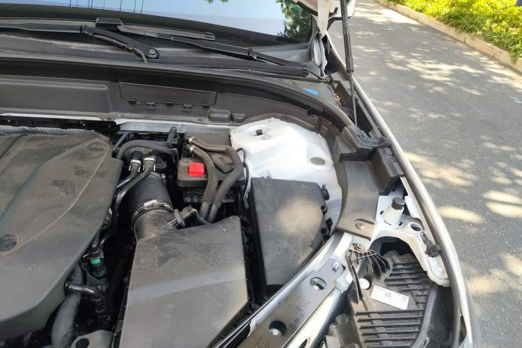 Used Volvo XC60 2024 B5 4x4 Smart Luxury Edition Engine Bay Left